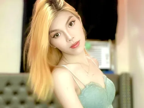 Brazilian wax model BellaHumphrey