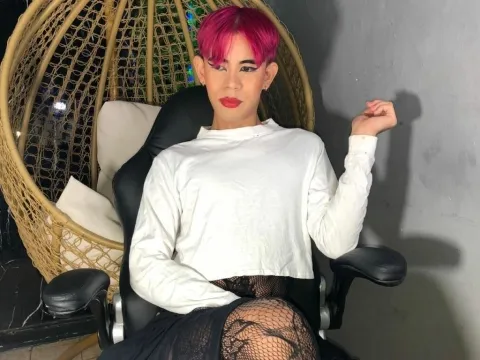 feed live sex model BellaLuzardo