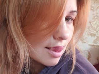 Adult Cam Model ElisaSwim wants to meet you in Live Chat!
