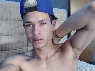 Adult Cam Model ElliotCisneros wants to meet you in Live Chat!