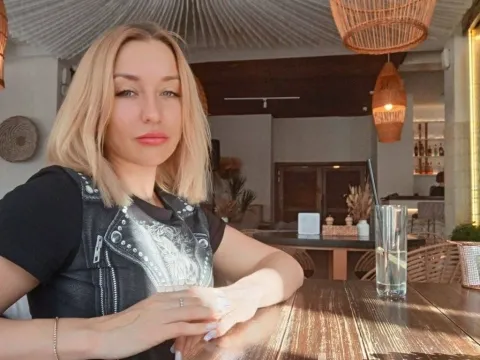 Click here for SEX WITH KiraSwanl